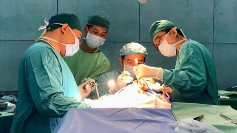 Cắt khớp sọ bằng nội soi, giải pháp mới cho trẻ mắc dị tật dính khớp sọ