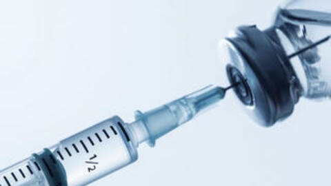 Đùi trái sưng đỏ, đau dữ dội sau khi tiêm chất làm đầy