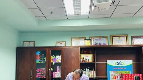 Cục Quản lý và Phát triển thị trường trong nước tặng quà bệnh nhi ung thư