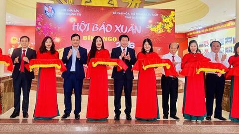 Hội báo Xuân Bính Ngọ 2026 lan tỏa tinh thần sẻ chia, trao quà cho học sinh nghèo tại Quảng Trị