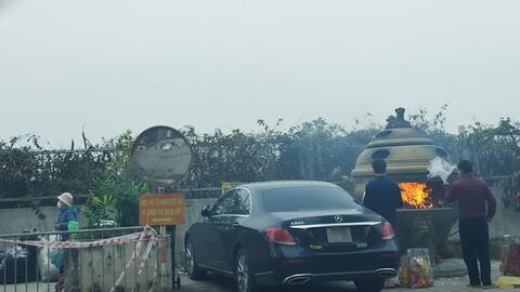 Dịp Tết, đỗ xe cần lưu ý tránh xa nơi hóa vàng