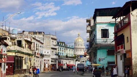 Cuba mất điện, cạn nhiên liệu: Air France ngừng bay, ngành du lịch chịu cú sốc mới