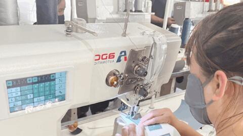 Doanh nghiệp đưa đón, thưởng tiền để thu hút lao động làm việc