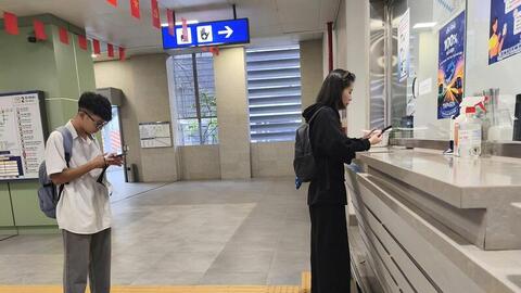 Sử dụng xe công cộng: Người dân đồng hành tiết kiệm nhiên liệu