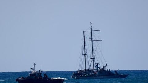 Israel nổ súng cảnh cáo, chặn các tàu viện trợ Gaza