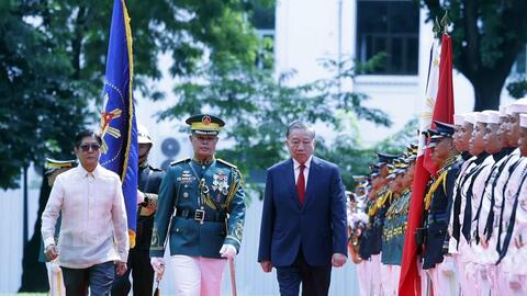 Philippines bắn 21 loạt đại bác chào đón Tổng Bí thư, Chủ tịch nước Tô Lâm và Phu nhân