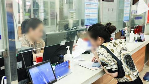 Công chức tự nguyện xin thôi việc được giải quyết theo trình tự, thủ tục nào?