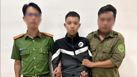 Tạm giữ đối tượng dùng kiếm chém cha ruột, ném bom xăng vào công an