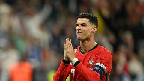 Ronaldo chưa đá phút nào đã tạo cơn sốt tại Mỹ vì đi tắm biển
