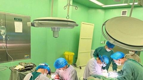 Phẫu thuật nối thành công cổ tay trái đứt lìa hoàn toàn do tai nạn lao động