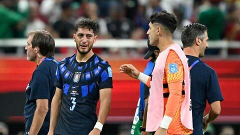 Liên đoàn bóng đá Uruguay hủy chuyến bay riêng sau khi đội nhà bị loại