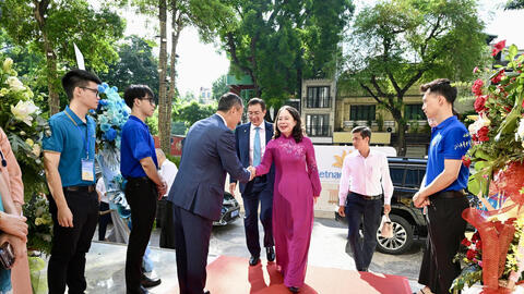 Đón nhận Huân chương Lao động hạng Ba và Bằng khen của Thủ tướng Chính phủ, Vietnam Airlines cam kết góp phần nâng cao vị thế Việt Nam trên trường quốc tế