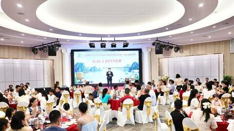 Gia đình thợ lò nghỉ ngơi, thư giãn sau những ngày lao động