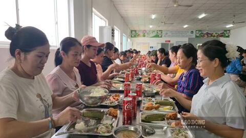 Từ bữa cơm công đoàn đến chính sách vì người lao động