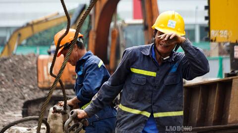 Không khí khẩn trương trên đại công trường thi công cầu Trần Hưng Đạo
