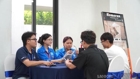 Đa dạng chính sách học bổng, hỗ trợ tân sinh viên nhập học