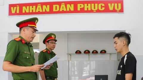 Khởi tố nhân viên giao hàng chiếm đoạt gần 130 triệu đồng tiền COD