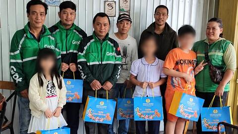 Nghiệp đoàn Lái xe công nghệ Grab Đà Nẵng tặng quà Trung thu cho con đoàn viên
