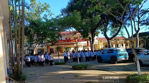 Gần 2.000 học sinh Thanh Hóa trở lại trường sau nhiều ngày ngập lụt