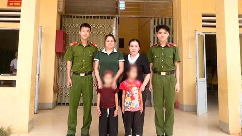 Hai bé gái đi lạc gần 10km được Công an xã tìm thấy trong ngày