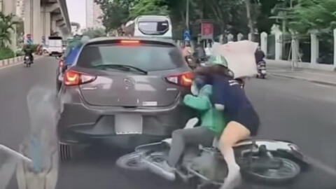 Tài xế xe ôm công nghệ chở khách đâm đuôi ôtô ở Hà Nội, Cục CSGT đưa ra cảnh báo