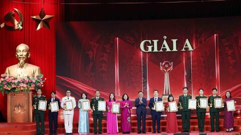 Trao giải Cuộc thi chính luận về bảo vệ nền tảng tư tưởng của Đảng lần thứ 6