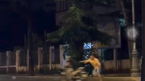 Công an làm rõ vụ người đàn ông nghi bị tâm thần cầm thắt lưng đánh người đi đường