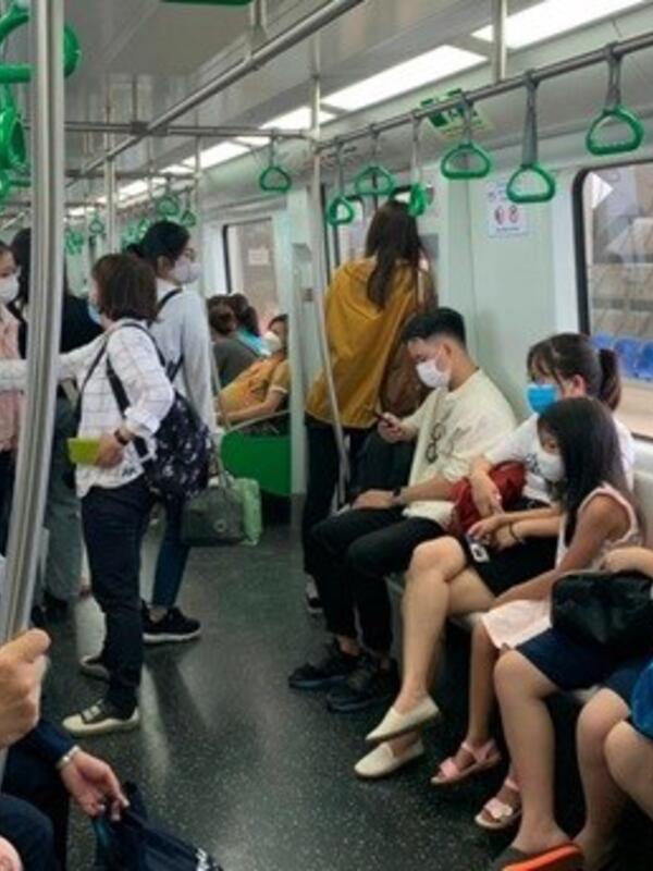 Tàu điện Hà Nội đông khách, cơ hội vàng cho phương tiện công cộng