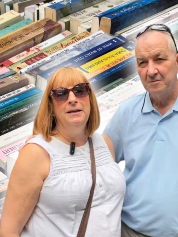 Khách Tây bất ngờ về con phố hơn 100m độc nhất vô nhị ở Hà Nội