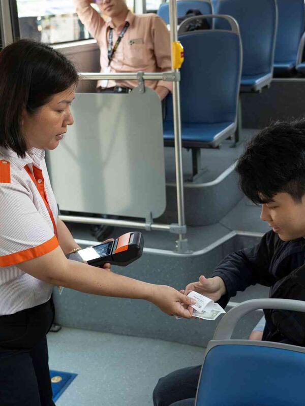 TPHCM miễn phí xe buýt: Một mũi tên, nhiều đích đến