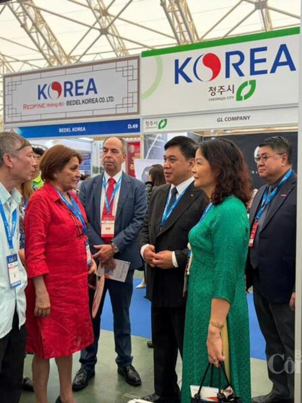 Chùm ảnh: Nhộn nhịp không khí kết nối B2B tại Vietnam Expo 2026