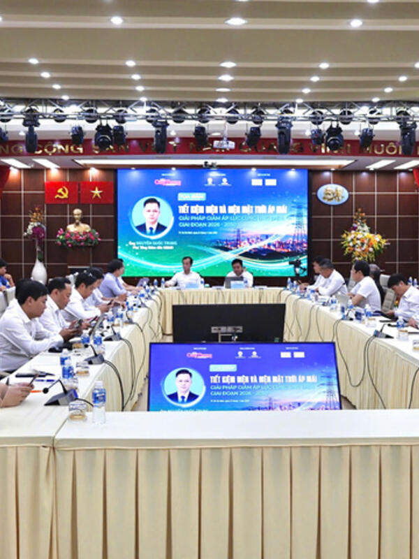 Chùm ảnh tọa đàm 'Tiết kiệm điện và điện mặt trời áp mái: Giải pháp giảm áp lực cung ứng điện giai đoạn 2026 - 2030'