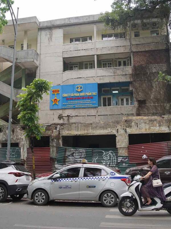 Tháo dỡ tổ hợp giải trí nổi tiếng một thời của giới trẻ Hà Nội