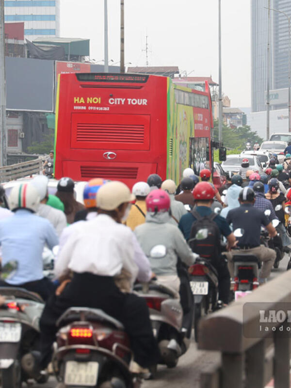 Hà Nội: Giao thông ngày đầu sau nghỉ lễ Giỗ Tổ, nhiều điểm ùn tắc cục bộ