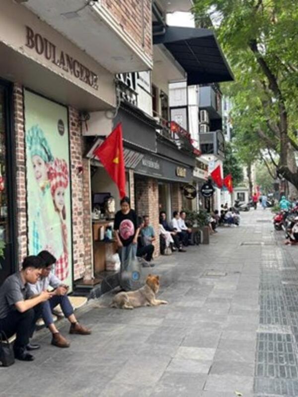 Hà Nội đề xuất cho thuê vỉa hè phát triển kinh tế đêm theo lộ trình 3 giai đoạn