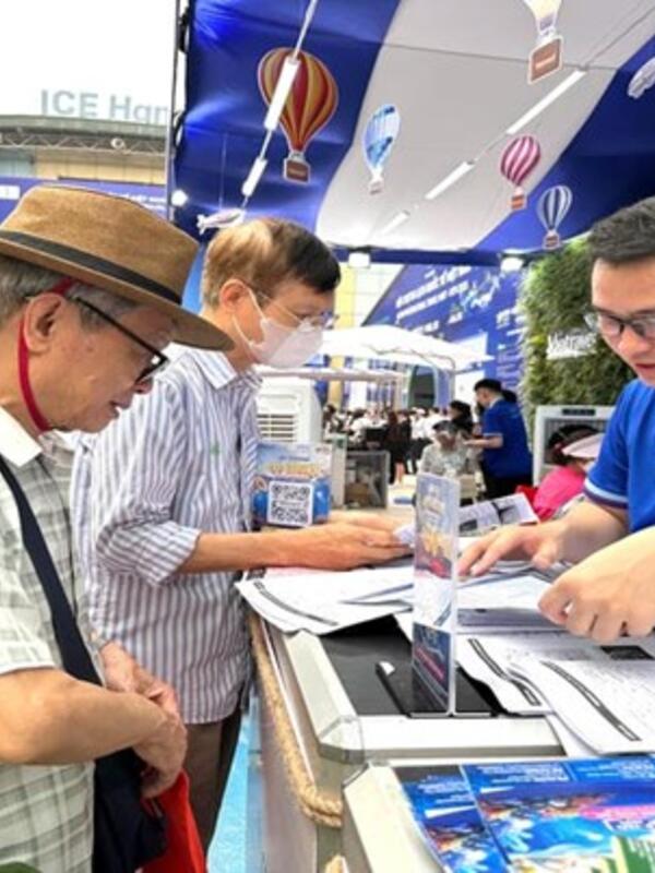 Du lịch hè, người tiết kiệm, người chi đậm