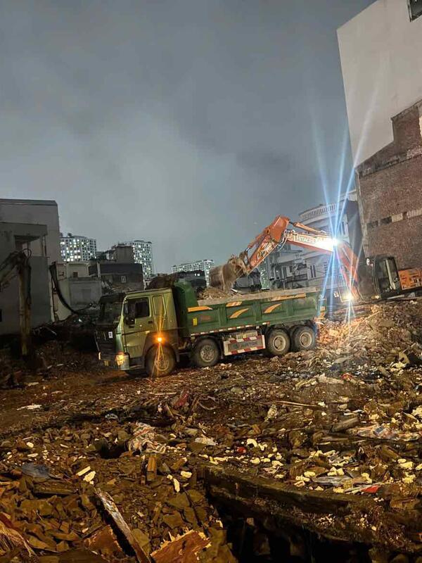 Cao điểm giải phóng mặt bằng Vành đai 2,5, dân quân hỗ trợ người dân di dời tài sản