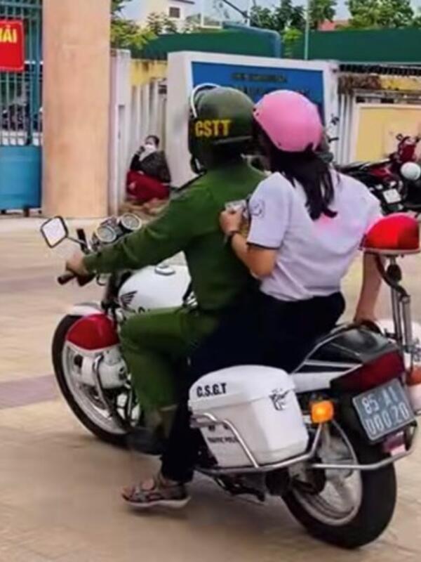 Công an hỗ trợ thí sinh quên căn cước kịp thời trở lại điểm thi