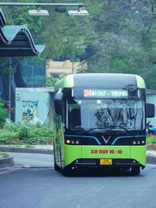 Metro, xe buýt điện định hình giao thông xanh Thủ đô