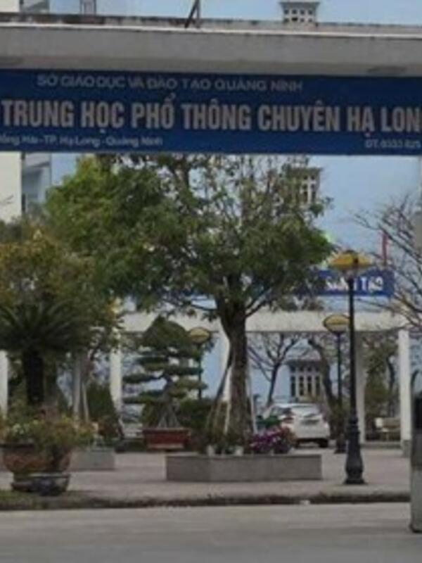 Chiều 22.6, học sinh Quảng Ninh làm thủ tục thi vào lớp 10