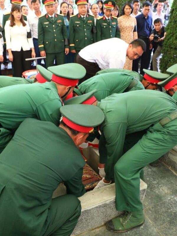 Điện Biên tổ chức truy điệu, an táng 2 hài cốt liệt sĩ vừa được phát hiện