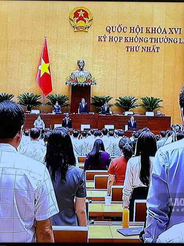 Quốc hội dành một phút mặc niệm Chủ tịch Quốc hội Lào Saysomphone Phomvihane