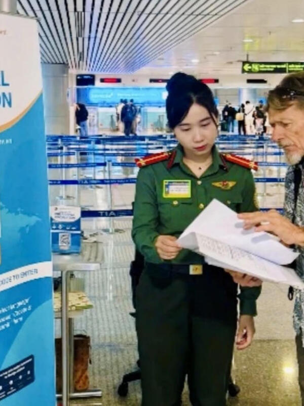 Sửa nhiều mẫu giấy tờ xuất nhập cảnh, thẻ tạm trú tại Việt Nam có thể cấp tới 10 năm 