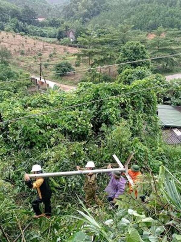 124.000 khách hàng bị ảnh hưởng bởi bão số 4 được cấp điện trở lại