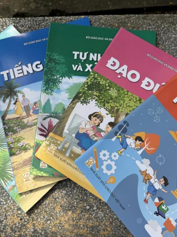 Sẻ chia sách cũ, giúp học sinh vơi khó khăn đầu năm