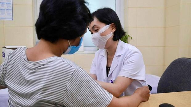 Hết cảnh xếp chỗ nửa đêm, người mắc bệnh mạn tính được cấp thuốc dài hạn