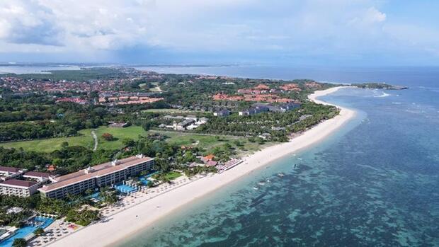 Chìm phà chở 65 người ở gần Bali, Indonesia