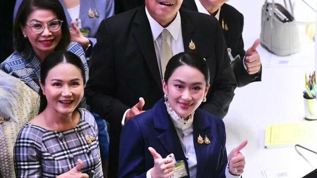 Quyết định của bà Paetongtarn giữa sức ép từ chức thủ tướng