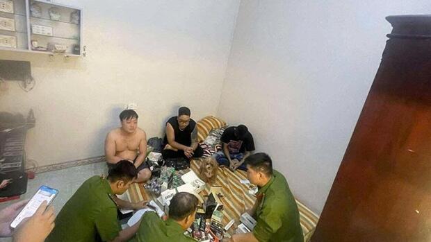 Khởi tố hai đối tượng buôn bán thuốc lá điện tử ở Phú Thọ