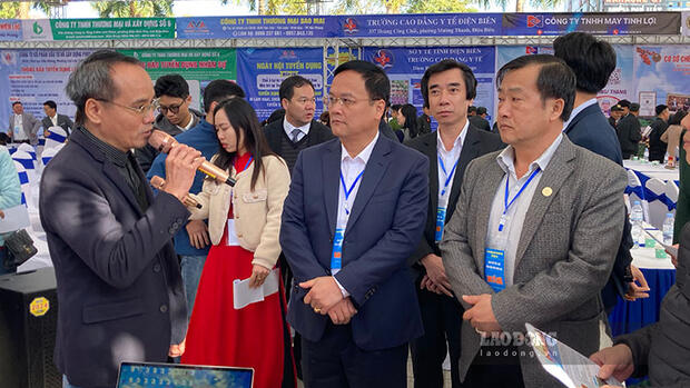 Nghịch lý thị trường lao động ở Điện Biên: Người tìm việc, việc chờ người